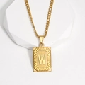 Collier chaîne Figaro dorée avec pendentif rectangulaire lettre W pour femme élégante - Lettre W (XJ-MT002) / Or 18 carats