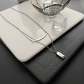 Collana a doppio strato in acciaio al titanio argento con ciondolo rettangolare inciso - Collana Quadrata a Doppio Strato (E13) / Argento