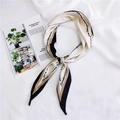 Twilly di seta beige con strisce nere a contrasto ed elegante scritta corsiva - Stampa Lettere Bordo Nero