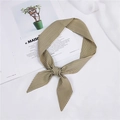 Sottile foulard di seta a righe beige e nere annodato a fiocco per capelli o borse - Beige a strisce