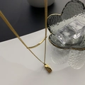 Collana a doppio strato in acciaio al titanio dorato con ciondolo a lettera rettangolare - Collana Quadrata a Doppio Strato (E12) / Oro