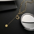 Gouden titanium stalen halsketting met letter G hanger en paperclip-schakels op zwart - Letter G-Goud