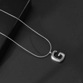 Zilveren ketting met glanzende letter G hanger in bubble-stijl en slangenketting - Letter G / Met Slangenketting
