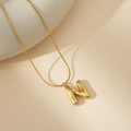 Collar dorado con colgante de letra N burbuja y elegante cadena de serpiente - N Con Cadena de Serpiente