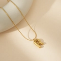 Colgante letra R estilo globo dorado en cadena de serpiente para mujer diseño minimalista - R Con Cadena de Serpiente