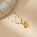 Collar con colgante de letra V dorada estilo globo y cadena de serpiente metálica - V Con Cadena de Serpiente