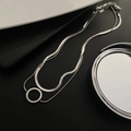 Silberne doppellagige Schlangenkette mit rundem Anhänger für minimalistische Frauen - Silber