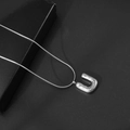 Gepolijste zilveren ballon letter U ketting van roestvrij staal met 3D-ontwerp - Letter U / Met Slangenketting