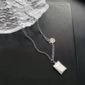Silberne Gliederkette mit Smiley und rechteckigem Good Luck Anhänger im Minimal-Design - Silber