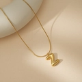 Collar minimalista con colgante de letra Z estilo globo 3D en acabado dorado - Z Con Cadena de Serpiente