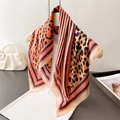 Sciarpa di seta con stampa leopardata e strisce su gruccia con accessori moda - 66-70CM / Rosa (FG156-3)
