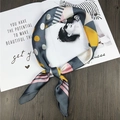 Foulard in seta grigio scuro con stampa geometrica a pois gialli e rosa - Pois e Strisce Grigie