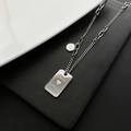 Collana in acciaio al titanio argento con incisione Dear Love You e catena asimmetrica - Collana con Piastra Quadrata in Acciaio al Titanio (02-E17) / Argento