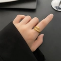 Adjustable golden hug ring in a romantic hands embrace design for women - US 6 / Gold