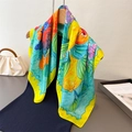 Foulard en soie aux imprimés floraux et citrons suspendu sur un cintre pour un look chic - 70cmx70cm / Bleu Lac