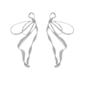 Boucles d'oreilles ailes de papillon argentées au design fluide élégant sur fond blanc - Argenté