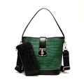 Conjunto de bolso saco verde de cocodrilo y cartera negra con cierre dorado - Verde