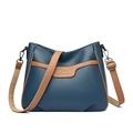 Borsa a tracolla in pelle martellata blu scuro con finiture marroni e logo canguro - Blu