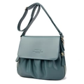 Donkergroene crossbodytas van kunstleer met klepsluiting en geplooide structuur - Meerblauw