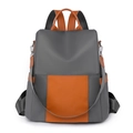 Mochila gris en contraste con detalles en cuero marrón y correa de hombro desmontable - Gris