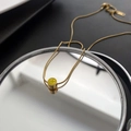 Collar de acero de titanio dorado con un colgante cilíndrico amarillo con cara sonriente - Cara sonriente amarilla-Dorado
