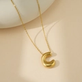 Collar con colgante de letra C en acabado dorado pulido con cadena delicada - Letra de Burbuja C (Con Cadena Cruzada)