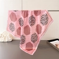 Foulard quadrato in seta rosa con stampa leopardata e onde elegantemente drappeggiato - 66-70cm / Rosa (FG148-1)