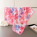 Dettaglio foulard in seta con fiori rosa e farfalle blu su base bianca elegante - FG154-4 Rosa