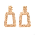 Pendientes geométricos dorados con patrones florales en relieve 3D y largos colgantes rectangulares - Oro rosa