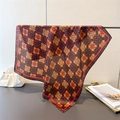 Vintage Seiden-Vierecktuch in Dunkelbraun mit elegantem geometrischem Blumenmuster - Dunkelbraun (FG173-4)