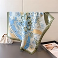 Foulard di seta vintage con motivi floreali e paisley su un supporto in metallo - 66-70cm / verde oliva
