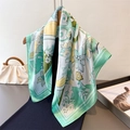 Elegante foulard di seta verde menta e bianco con stampa floreale di gigli realistici - 66-70cm / Verde Menta