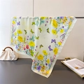 Dettaglio di un elegante foulard in seta con stampa a farfalla e fiori in stile raffinato - 66-70CM / Giallo Verdastro (FG196-2)