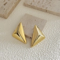 Polierte geometrische Dreieck Ohrstecker mit 18K Goldbeschichtung auf Steintextur - Gold (A116)