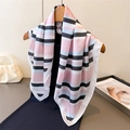 Elegante foulard in seta da donna con strisce geometriche rosa e blu satinato - Rosa Chiaro