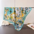 Elegante foulard quadrato in finta seta con stampa floreale su sfondo dai toni tenui - 70x70cm / Verde Menta