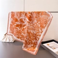 Elegante foulard in seta arancione e bianco con motivi di uccelli e fiori su un'asta - Marrone (FG252-3)