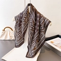 Carré de soie vintage à imprimé paisley marron chocolat avec bordure géométrique blanche - 66-70cm / Brun Foncé (FG250-2)