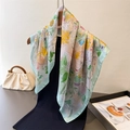 Elegante foulard quadrato in seta con motivi floreali e bordo verde, stile raffinato - FG282-4 Verde Menta