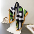 Foulard quadrato in seta sintetica con motivo geometrico a righe e bordi arancioni - 66-70cm / Verde (FG271-3)