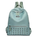 Modischer mintgrüner Rucksack für Damen mit stilvollen Metallnieten Verzierungen - Grün