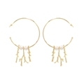 Elegante goldene Creolen mit Korallenzweig-Anhängern und weißen Perlen im modernen Stil - Gold