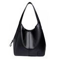 Bolso tote grande negro en cuero texturizado con costuras verticales y asa superior - Negro