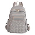 Mochila de mujer gris en tela Oxford acolchada con detalles dorados y varios bolsillos - Gris