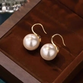 Boucles d'oreilles pendantes dorées avec grandes perles blanches sur velours - Or 12mm(A416)