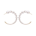 Eleganti orecchini a cerchio a C con perle bianche sfumate e chiusure in metallo oro - Orecchini a C con Perle Sfumate / Bianco/Oro