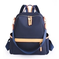 Zaino da donna blu navy in nylon con accenti in pelle marrone e spallacci regolabili - Blu Reale
