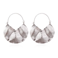 Pendientes de abanico plateados geométricos con textura plisada y diseño de gancho - Plateado