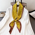 Pañuelo de seda vintage amarillo con estampado de cadenas sobre camisa blanca elegante - 147x14cm / Rejilla de Cadena Amarilla Brillante (LE-293)