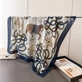 Marineblauwe en beige zijden vierkante sjaal met paardrij- en kettingmotieven - 90x90cm / Marineblauw